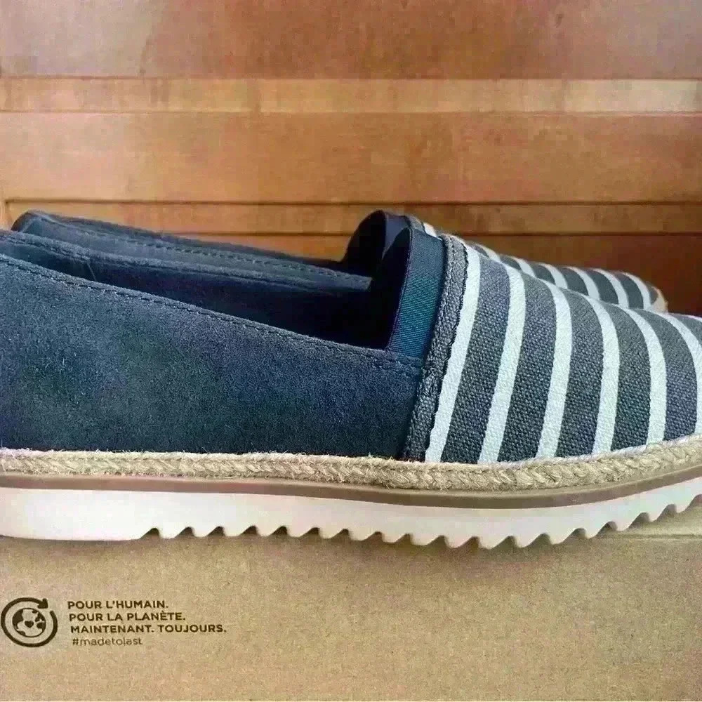 New in Box! Clarks Serena Paige Blue White Striped Espadrille Loafer Size 8.5 - Picture 4 of 7